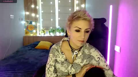 sweet_n_strong online show from 12-04-25, 08:01