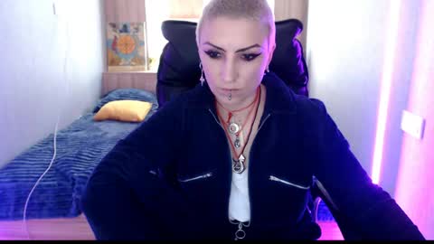 Snapshot of sweet_n_strong chatting on 05-13-26, 11:18 sweet_n_strong online show from 05-13-26, 11:18