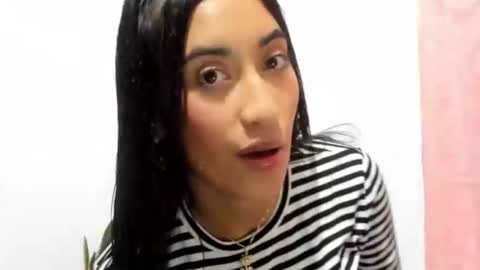 Snapshot of sweet_nhaomy chatting on 02-16-26, 12:18 Nhaomy online show from 02-16-26, 12:18