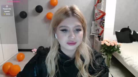 Snapshot of sweet_nicole_333 chatting on 10-28-25, 07:12 sweet_nicole_333 online show from 10-28-25, 07:12