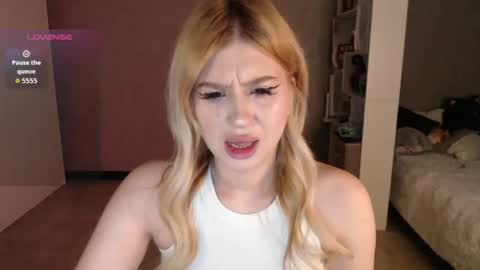 Snapshot of sweet_nicole_333 chatting on 11-05-25, 08:25 sweet_nicole_333 online show from 11-05-25, 08:25