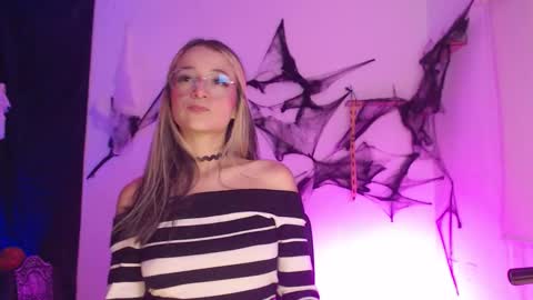 Snapshot of sweet_penny_ chatting on 10-30-25, 11:27 Penny online show from 10-30-25, 11:27