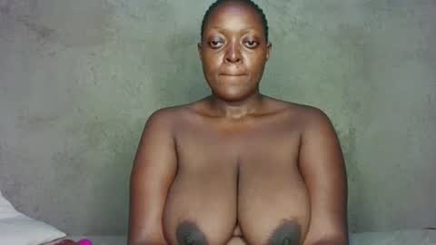 sweet_pie29 online show from 04-21-26, 02:26