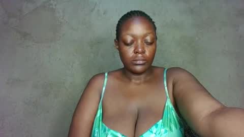 sweet_pie29 online show from 05-01-26, 02:16