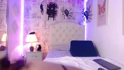 Snapshot of sweet_rabbitss chatting on 10-17-25, 08:11 online show from 10-17-25, 08:11