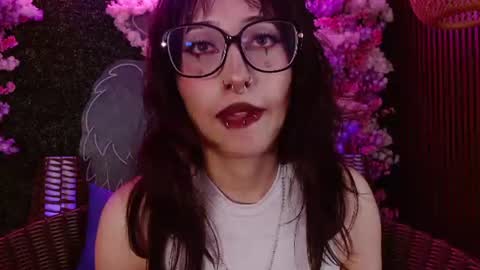 Snapshot of sweet_roxanee chatting on 06-20-26, 09:06 Roxanee online show from 06-20-26, 09:06