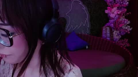 Snapshot of sweet_roxanee chatting on 07-06-26, 04:20 Roxanee online show from 07-06-26, 04:20