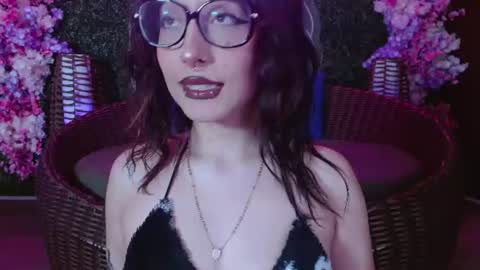 Snapshot of sweet_roxanee chatting on 08-04-26, 10:12 Roxanee online show from 08-04-26, 10:12