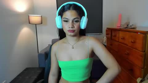 Snapshot of sweet_scarllet12 chatting on 12-12-24, 04:21 SCARLLET online show from 12-12-24, 04:21