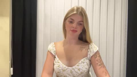 Snapshot of sweet_sinn_ chatting on 09-19-25, 08:31 Mira online show from 09-19-25, 08:31