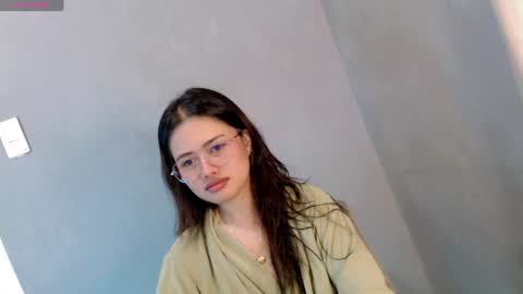 Snapshot of sweet_sirenxx chatting on 01-14-25, 05:19 Leah online show from 01-14-25, 05:19