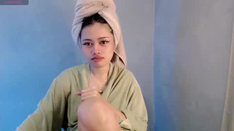 Snapshot of sweet_sirenxx chatting on 02-13-25, 05:26 Leah online show from 02-13-25, 05:26