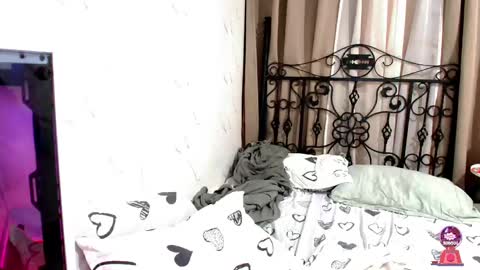 Snapshot of sweet_sirenxx chatting on 02-28-26, 01:39 Leah online show from 02-28-26, 01:39