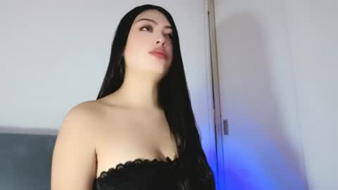 sweet_sophie_7 online show from 06-15-26, 12:57