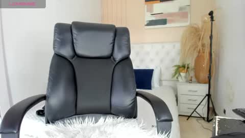 Yeileen online show from 07-14-26, 07:08