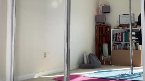 Heidi Brenner - Please check bio for schedule  FAQ online show from 04-07-26, 01:11