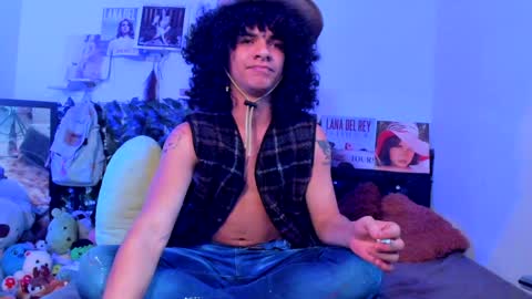 Steven independent model online show from 12-12-24, 06:53