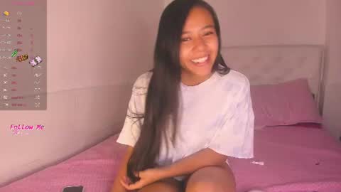 Snapshot of sweet_wild_10 chatting on 07-24-26, 06:06 sweet and wild online show from 07-24-26, 06:06