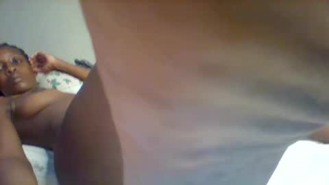 Snapshot of sweet_xtin12 chatting on 09-17-25, 02:57 Sexy petite online show from 09-17-25, 02:57