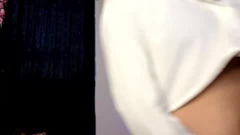 Snapshot of sweet_xuee18 chatting on 12-03-24, 10:29 Sweet online show from 12-03-24, 10:29