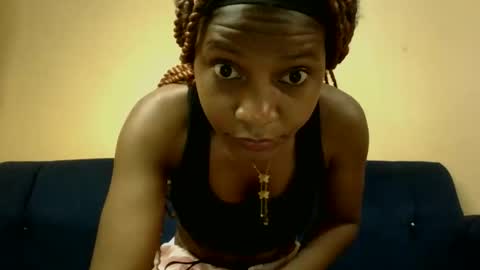 Snapshot of sweet_zella chatting on 05-20-26, 04:18 zellate online show from 05-20-26, 04:18