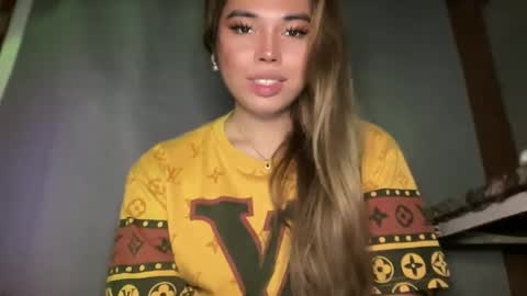 Snapshot of sweetalexa19 chatting on 12-18-25, 09:43 alexa your one and only queen online show from 12-18-25, 09:43