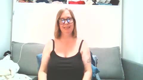 Snapshot of sweetandnaughty123 chatting on 06-11-26, 04:21 sweetandnaughty123 online show from 06-11-26, 04:21