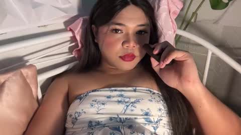 Snapshot of sweetasian_leith20 chatting on 03-17-26, 06:33 Leith Madrigal online show from 03-17-26, 06:33