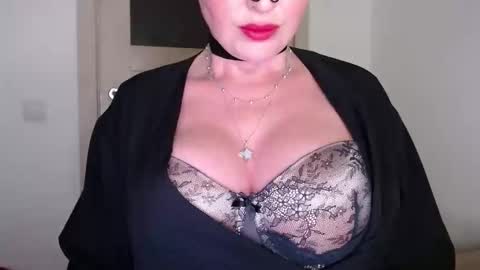 Snapshot of sweetberryxxx chatting on 10-19-25, 12:11 Diana online show from 10-19-25, 12:11