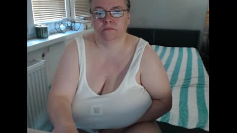 Sweetboobs85h online show from 05-16-26, 10:36