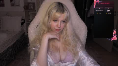 Snapshot of sweetcheecksmolly chatting on 04-06-26, 05:03 Lisa online show from 04-06-26, 05:03