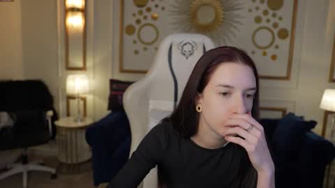 Amelia online show from 11-04-25, 11:09