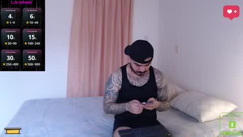 Snapshot of sweetdesires_ chatting on 06-14-26, 04:20 online show from 06-14-26, 04:20