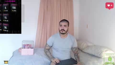 Snapshot of sweetdesires_ chatting on 06-15-26, 03:14 online show from 06-15-26, 03:14