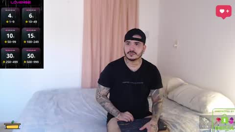 Snapshot of sweetdesires_ chatting on 06-17-26, 02:40 online show from 06-17-26, 02:40