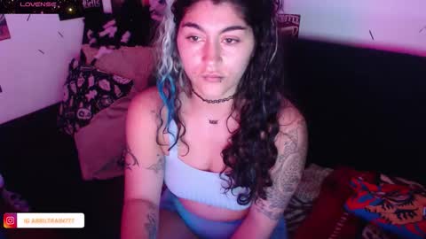 Abril online show from 11-28-25, 06:21