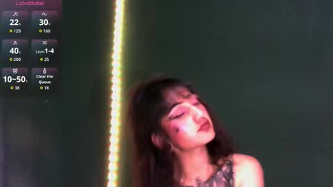 Snapshot of sweetentacion chatting on 10-14-25, 10:43 carolayn  online show from 10-14-25, 10:43