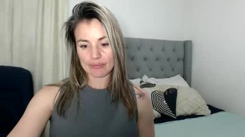 Snapshot of sweetfantasyy69 chatting on 10-27-25, 12:36 sweef online show from 10-27-25, 12:36