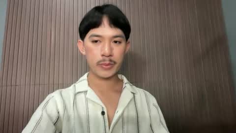 Snapshot of sweetguy102103 chatting on 03-05-26, 06:53 khrayan online show from 03-05-26, 06:53