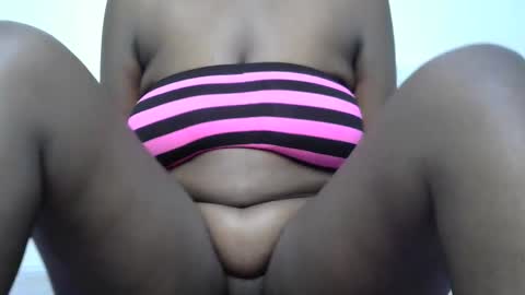 Snapshot of sweetheidey chatting on 05-19-26, 09:21 sweetheidey online show from 05-19-26, 09:21