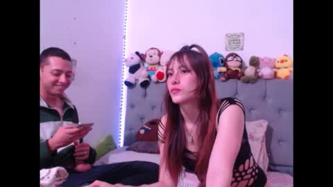 Snapshot of sweethoney22_ chatting on 01-21-25, 07:58 Sabrina y Eliot online show from 01-21-25, 07:58