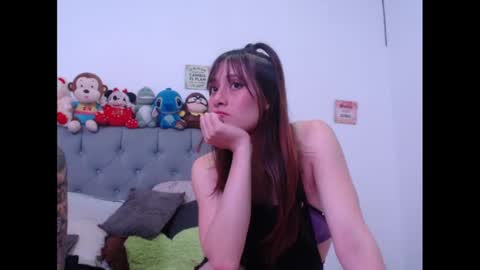 Snapshot of sweethoney22_ chatting on 01-29-25, 05:51 Sabrina y Eliot online show from 01-29-25, 05:51