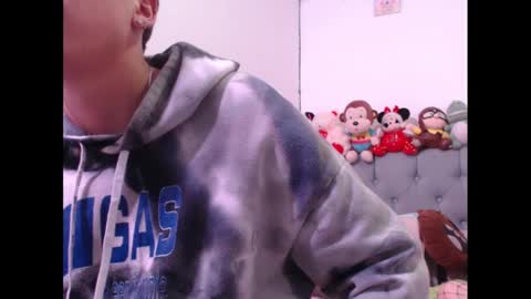 Snapshot of sweethoney22_ chatting on 02-12-25, 12:01 Sabrina y Eliot online show from 02-12-25, 12:01