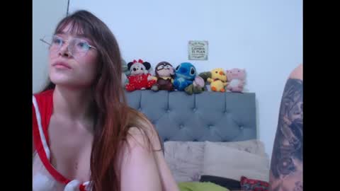 Snapshot of sweethoney22_ chatting on 03-12-25, 07:35 Sabrina y Eliot online show from 03-12-25, 07:35