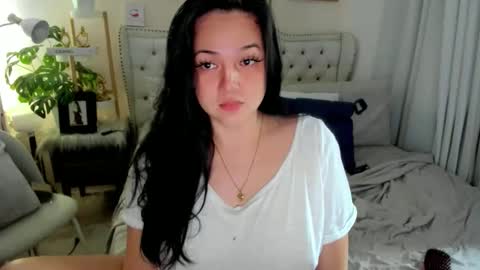 Layla online show from 10-22-25, 02:01