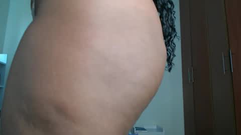 Snapshot of sweetice_01 chatting on 12-20-25, 07:04 euny online show from 12-20-25, 07:04