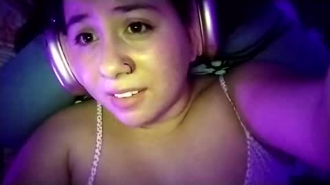 Ana Mara  i cant Make noise My family is here  online show from 02-08-25, 06:22