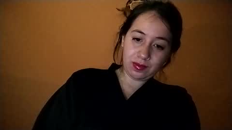 Snapshot of sweetie__annie chatting on 04-20-26, 05:32 Ana Mara i cant Make noise My family is here online show from 04-20-26, 05:32