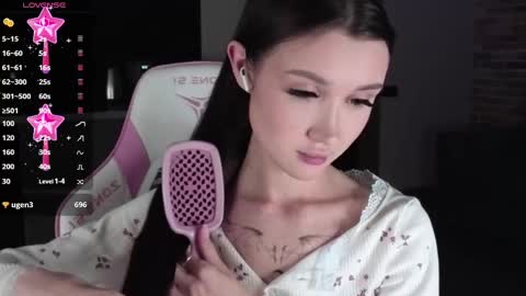 Snapshot of sweetiebones chatting on 12-08-24, 01:47 bratty gf online show from 12-08-24, 01:47