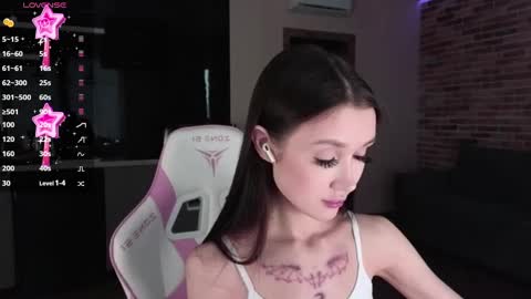 Snapshot of sweetiebones chatting on 12-12-24, 04:48 bratty gf online show from 12-12-24, 04:48